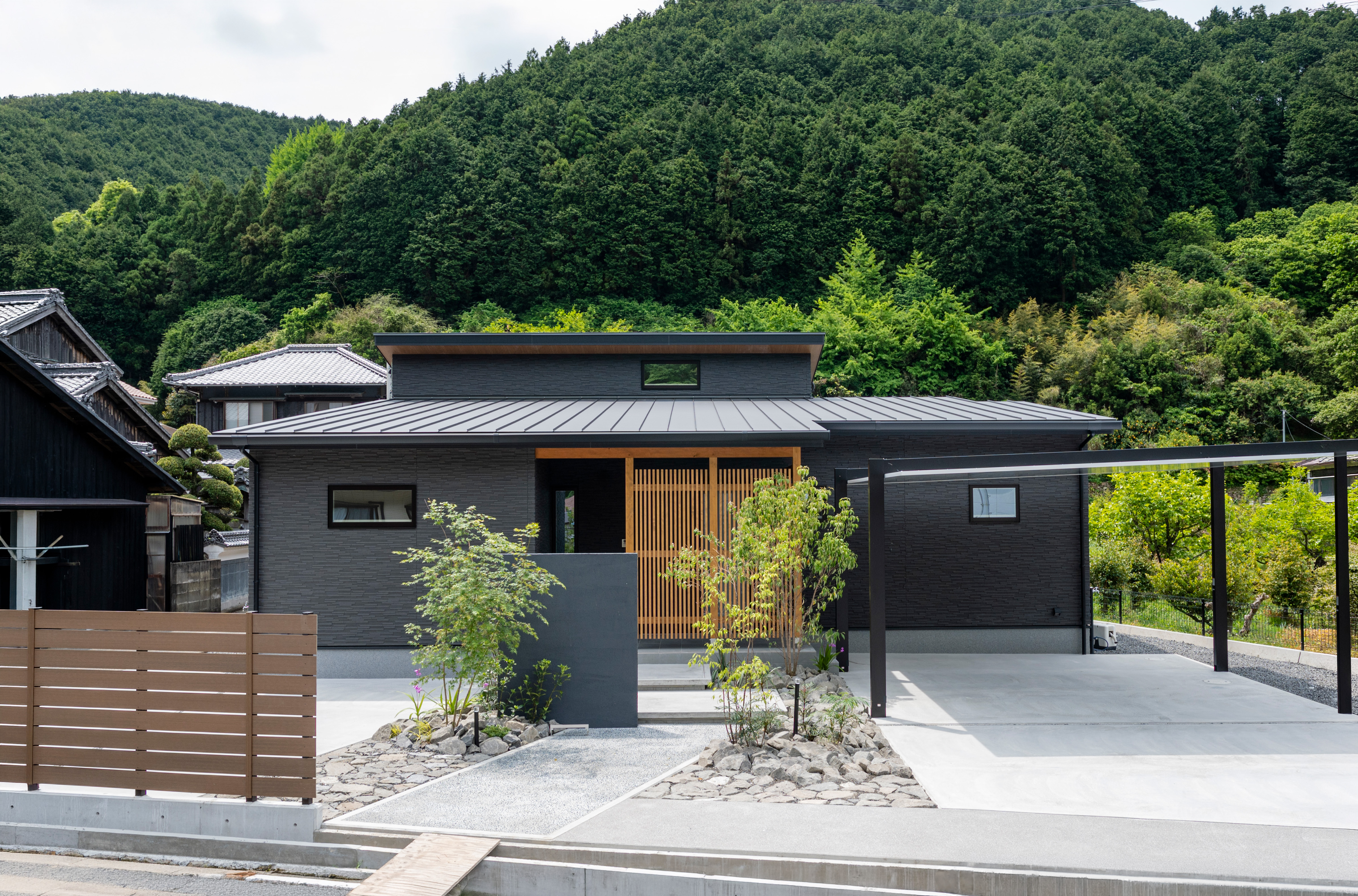 伸びやかに過ごす回遊動線のある平屋