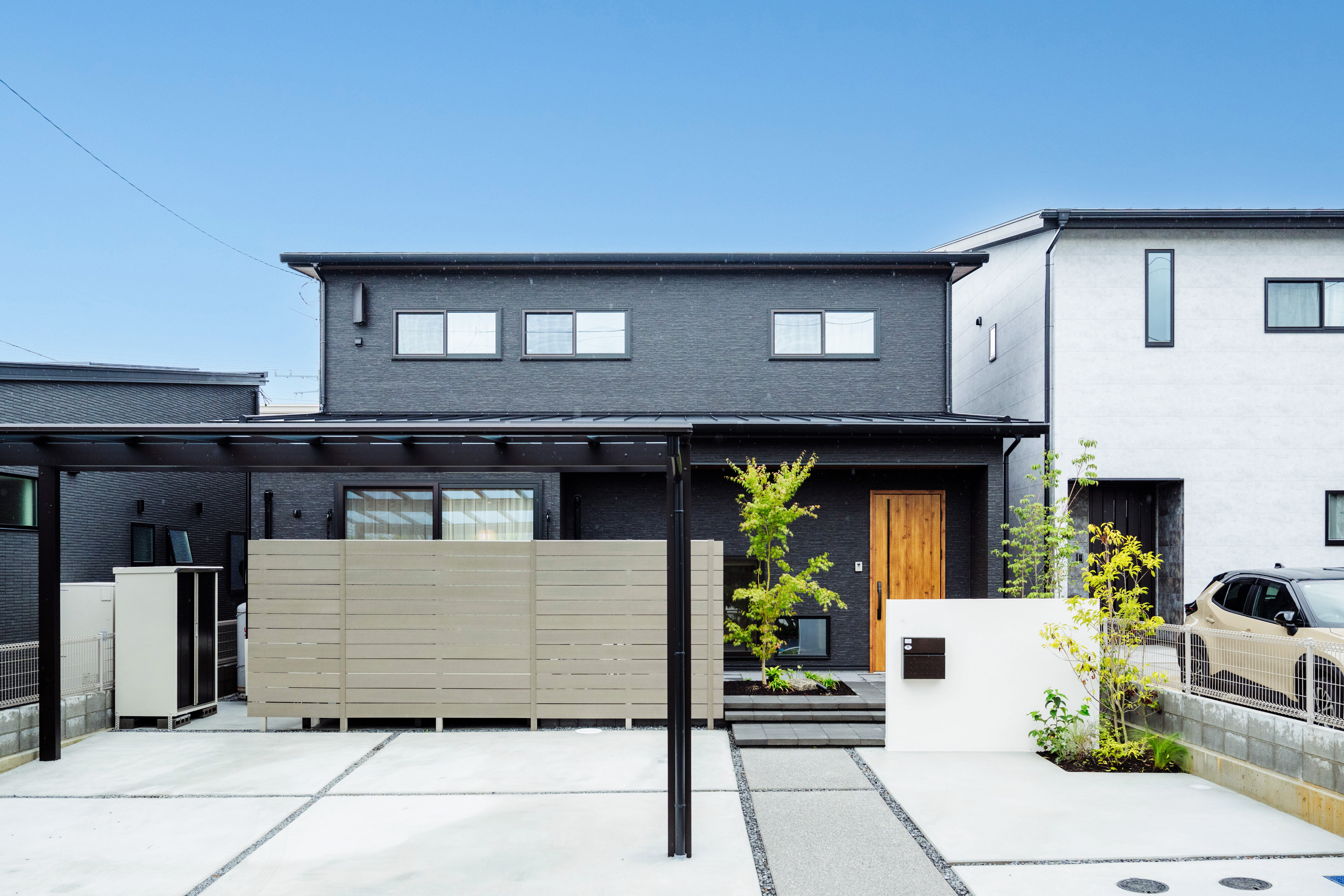 坪庭の緑に癒される、暮らしやすさを考えた和モダンの住まい