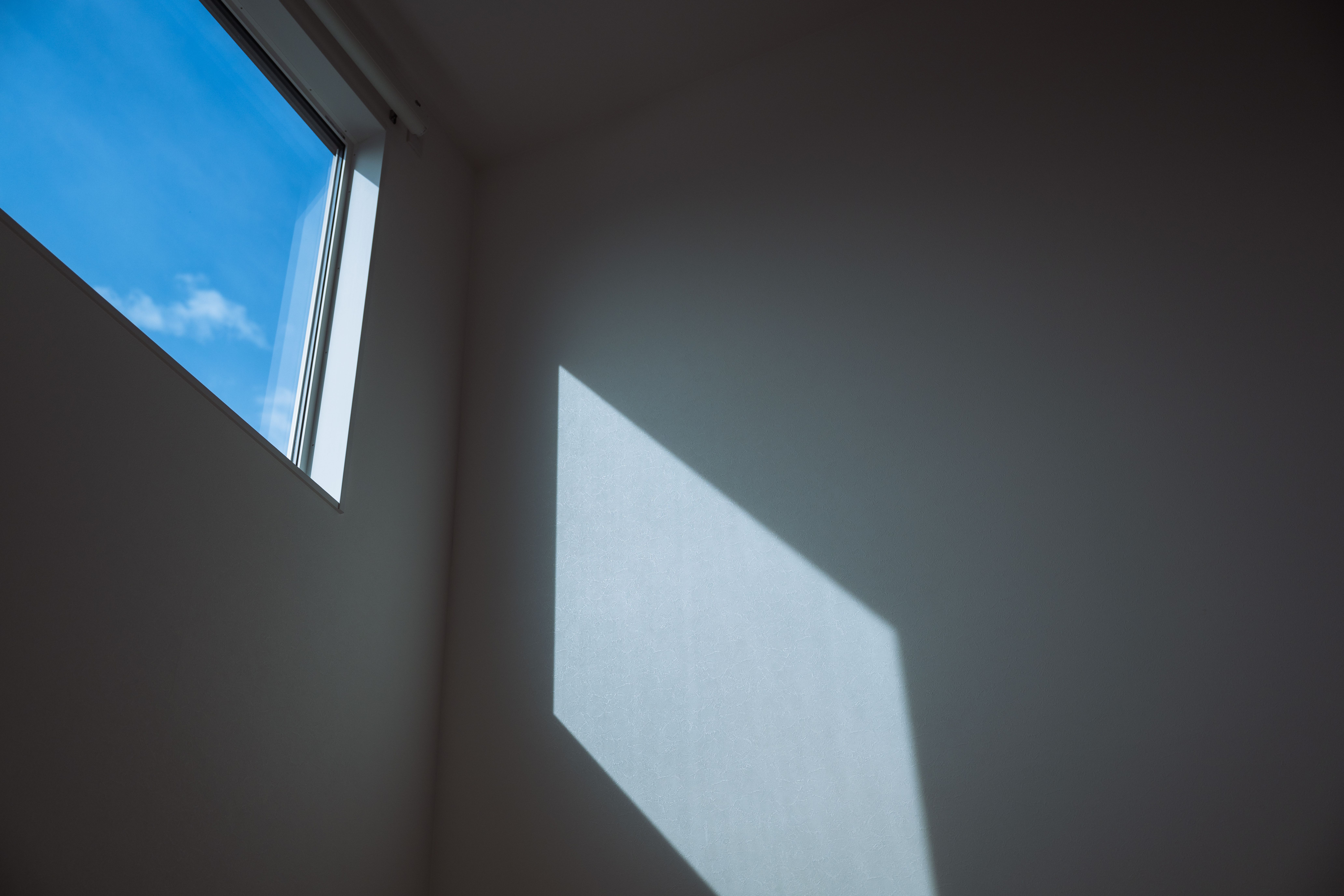 吹き抜けリビングを上手に取り入れる方法｜後悔しない設計のコツと実例