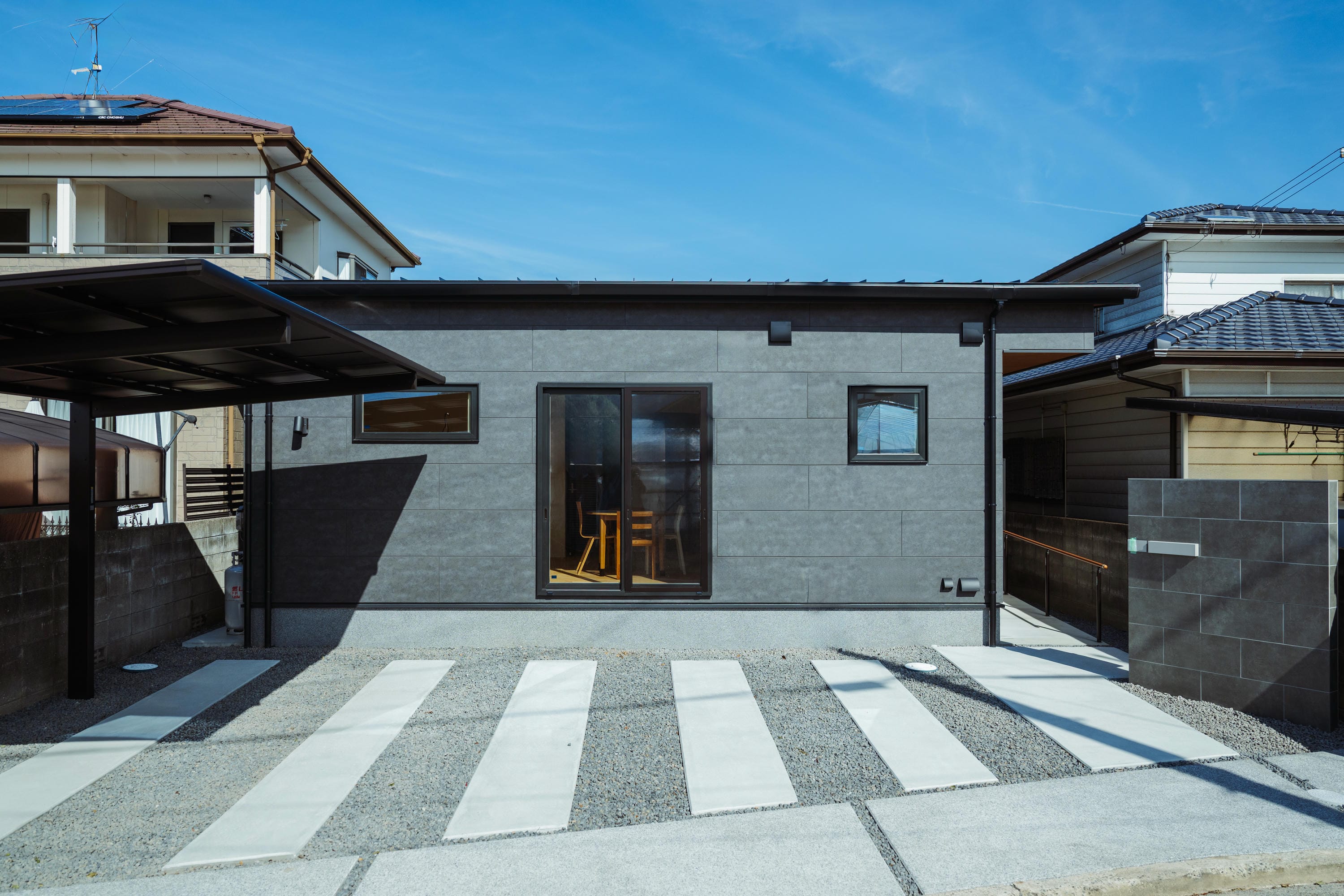 猫と家族が心地よく暮らせる 30坪の平屋