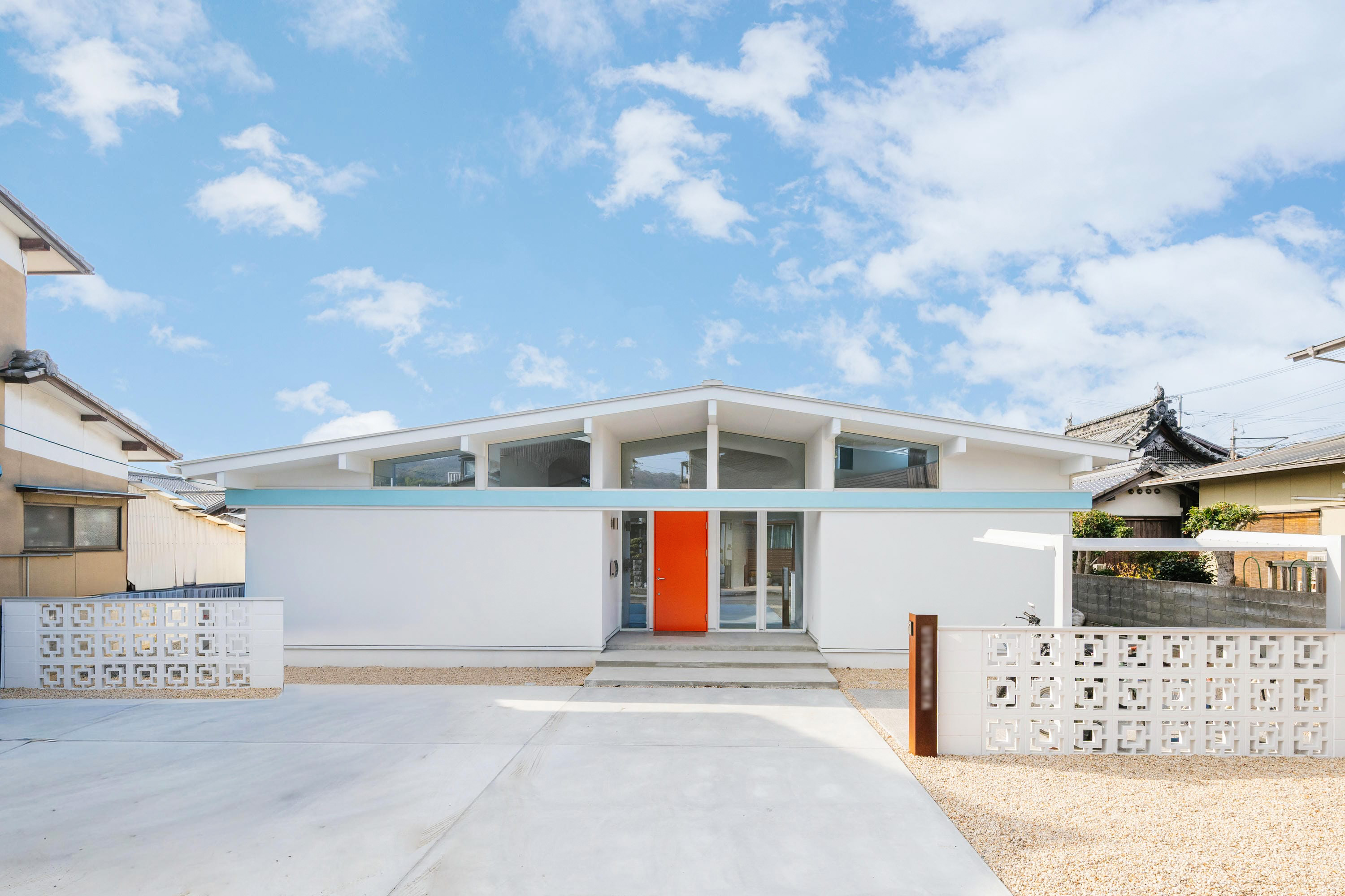 アイクラーデザインの白い家