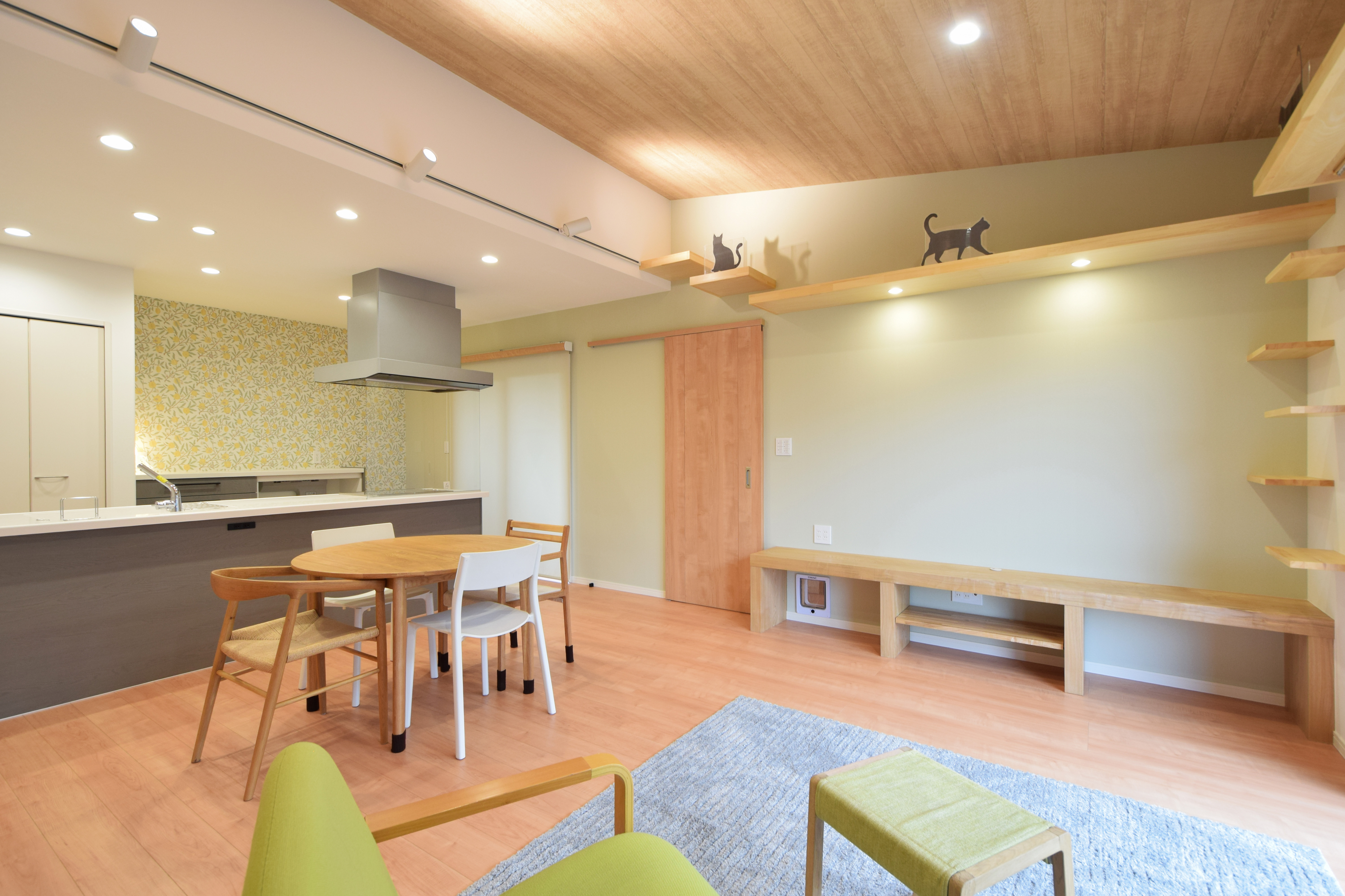 勾配天井とは？メリット・デメリットや施工事例をご紹介